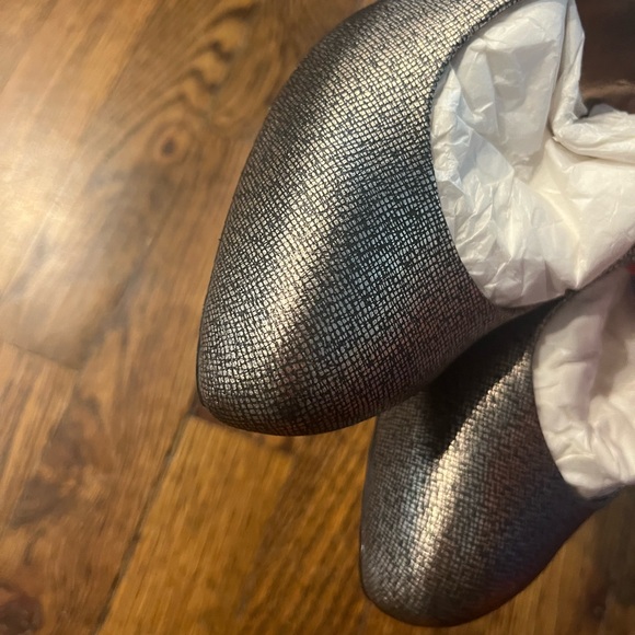 Calvin Klein Elita Stacked Heel Pump Metallic Silver - Picture 12 of 12